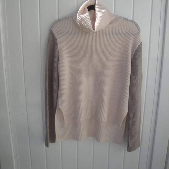 Lulu's Sweater Women's Small 2 tone Beige Long Sleeves Preppy Chic - Picture 1 of 3